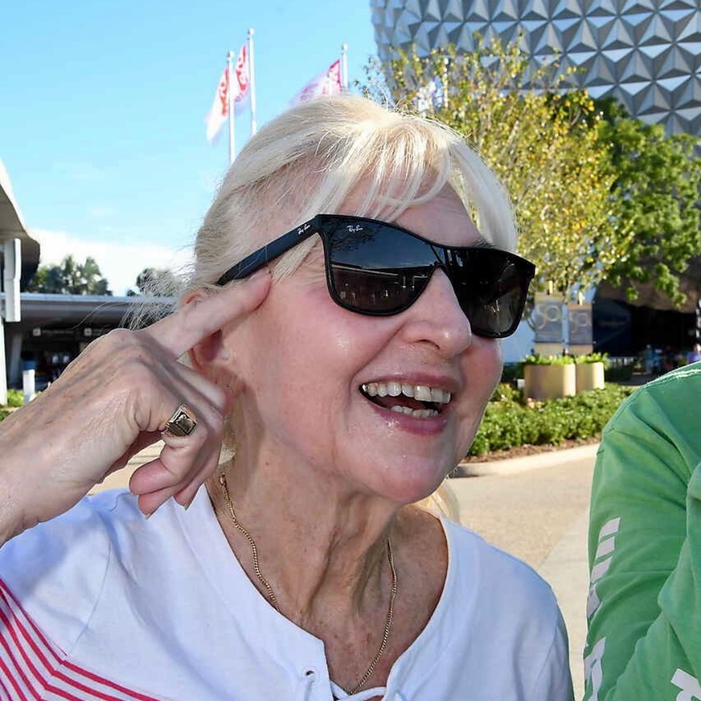 Meet your Posher, Henrietta